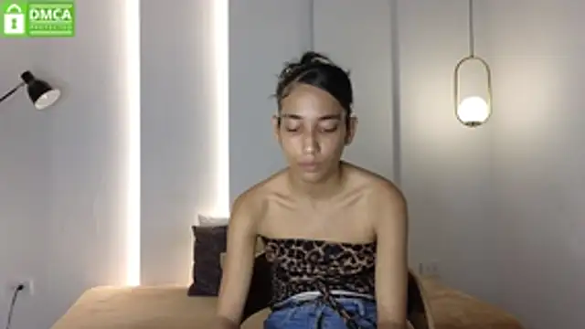 Snapshot of hot_little_bunny chatting on May 25, 9:43 pm hot little bunny online show from May 25, 9:43 pm