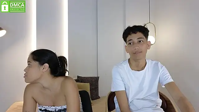 Snapshot of hot_little_bunny chatting on May 30, 9:34 pm hot little bunny online show from May 30, 9:34 pm