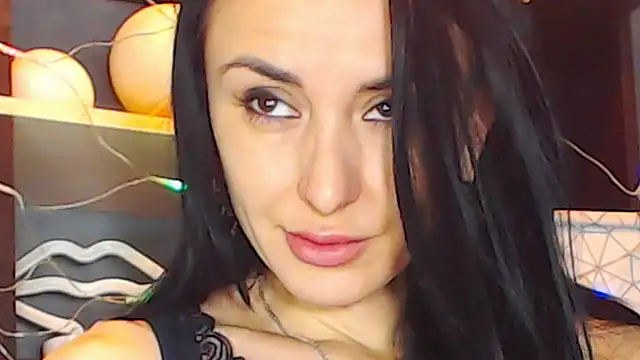 Snapshot of Siaconna chatting on December 19, 6:45 am Siaconna online show from December 19, 6:45 am