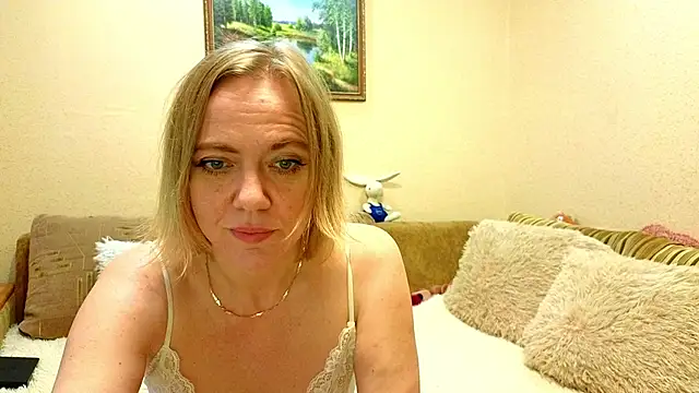 YourQueenX online show from June 9, 4:35 am
