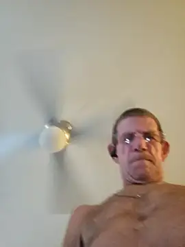 Snapshot of Daza67 chatting on December 15, 1:10 am Daza67 online show from December 15, 1:10 am