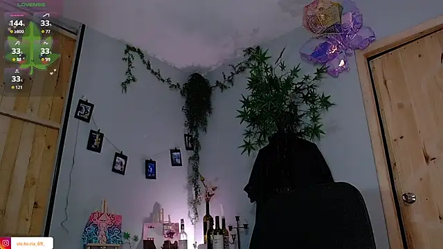 VickyJackson  online show from October 30, 5:02 pm