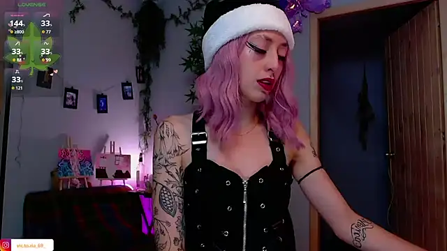 VickyJackson  online show from December 15, 8:02 pm