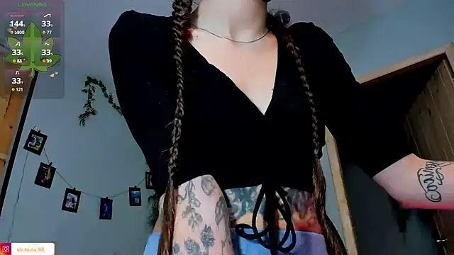 VickyJackson  online show from January 6, 7:17 pm