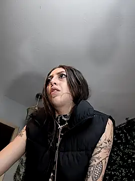 VickyJackson  online show from March 11, 11:11 pm