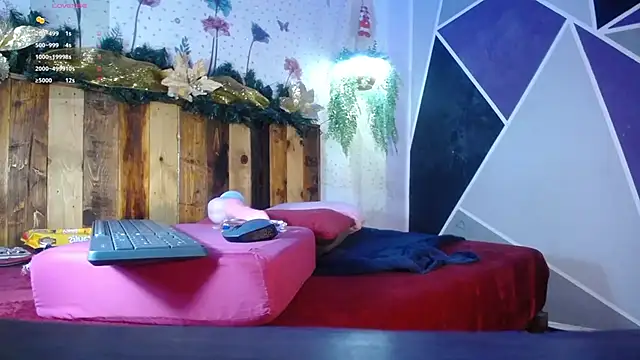 DaMikaela  online show from December 3, 6:50 pm