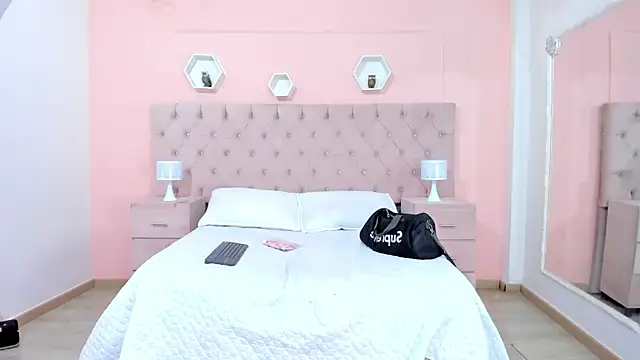 Snapshot of CinthiaCollins chatting on February 3, 2:34 pm CinthiaCollins online show from February 3, 2:34 pm