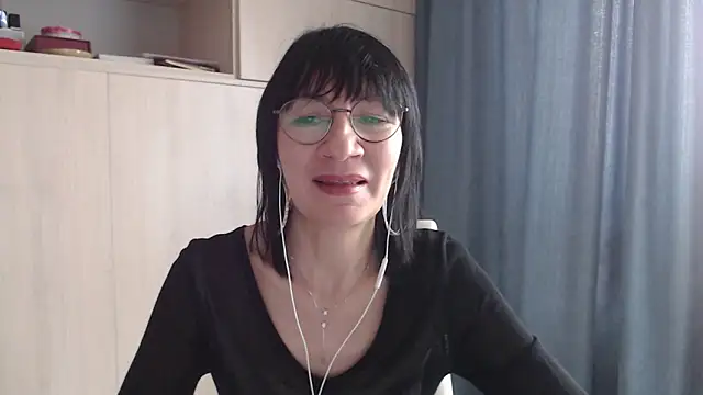 Erica95Bloom online show from September 19, 11:11 am