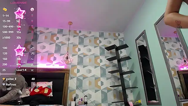 LORENADAVIES online show from December 18, 3:00 pm