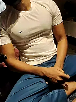 Snapshot of xxxhugedick0001 chatting on February 24, 7:11 am xxxhugedick0001 online show from February 24, 7:11 am