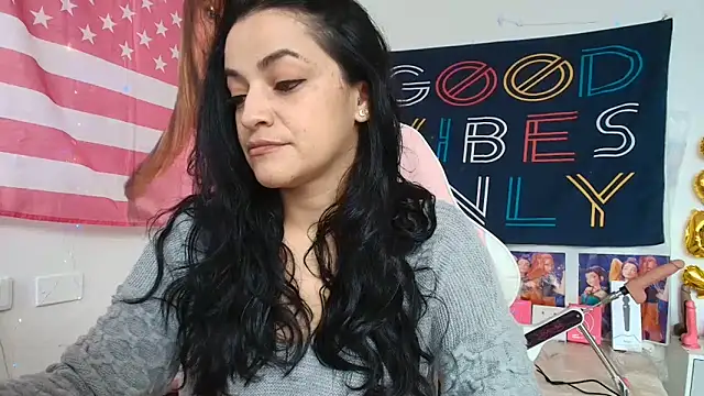 LovelyAzucena online show from June 5, 3:18 pm