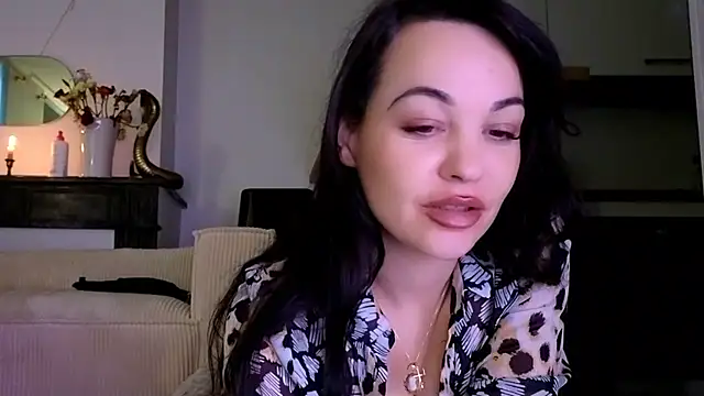 Lilie romeo online show from December 13, 4:05 pm