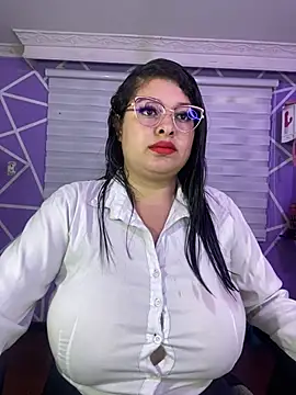 Snapshot of MiiaaJoness chatting on May 5, 4:26 pm MiiaaJoness online show from May 5, 4:26 pm