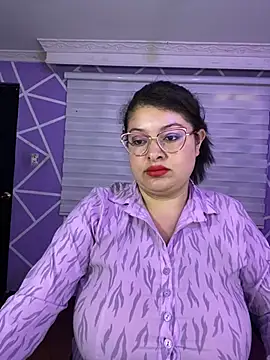 Snapshot of MiiaaJoness chatting on May 20, 8:37 pm MiiaaJoness online show from May 20, 8:37 pm