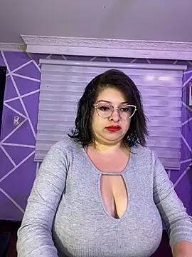 Snapshot of MiiaaJoness chatting on June 17, 3:02 pm MiiaaJoness online show from June 17, 3:02 pm