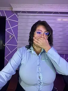Snapshot of MiiaaJoness chatting on June 18, 3:38 pm MiiaaJoness online show from June 18, 3:38 pm