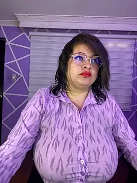 Snapshot of MiiaaJoness chatting on July 3, 4:02 pm MiiaaJoness online show from July 3, 4:02 pm