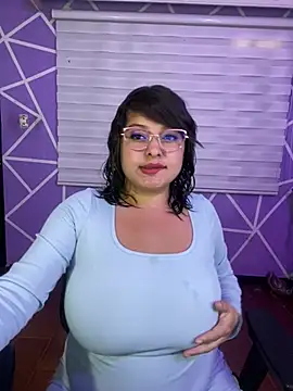 Snapshot of MiiaaJoness chatting on July 7, 8:46 pm MiiaaJoness online show from July 7, 8:46 pm
