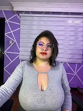 Snapshot of MiiaaJoness chatting on July 17, 3:29 pm MiiaaJoness online show from July 17, 3:29 pm