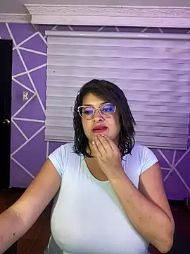 Snapshot of MiiaaJoness chatting on July 29, 3:10 pm MiiaaJoness online show from July 29, 3:10 pm