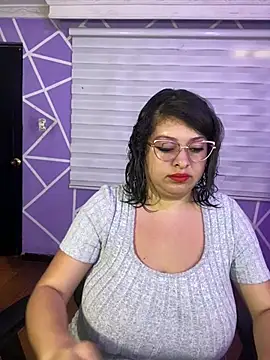 Snapshot of MiiaaJoness chatting on July 31, 3:44 pm MiiaaJoness online show from July 31, 3:44 pm