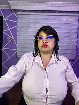 Snapshot of MiiaaJoness chatting on August 6, 3:14 pm MiiaaJoness online show from August 6, 3:14 pm