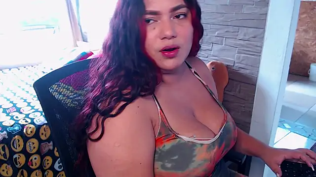 Snapshot of girl_milk2 chatting on June 1, 5:58 pm girl milk2 online show from June 1, 5:58 pm