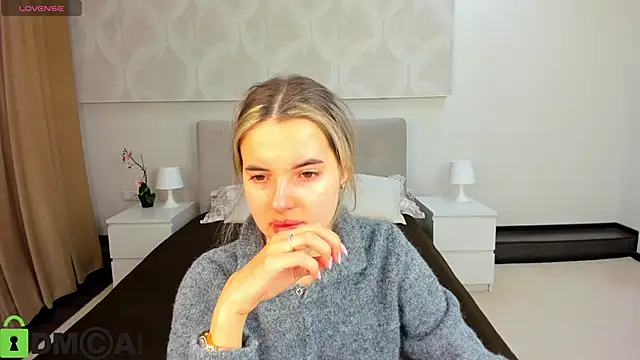 Donna Evans online show from April 19, 12:00 am