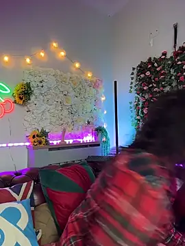 AmicaBentley online show from March 22, 6:50 am