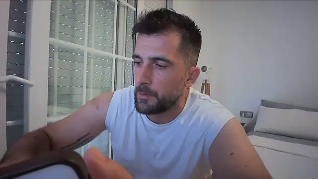 Snapshot of alex877x chatting on July 8, 3:05 pm alex877x online show from July 8, 3:05 pm