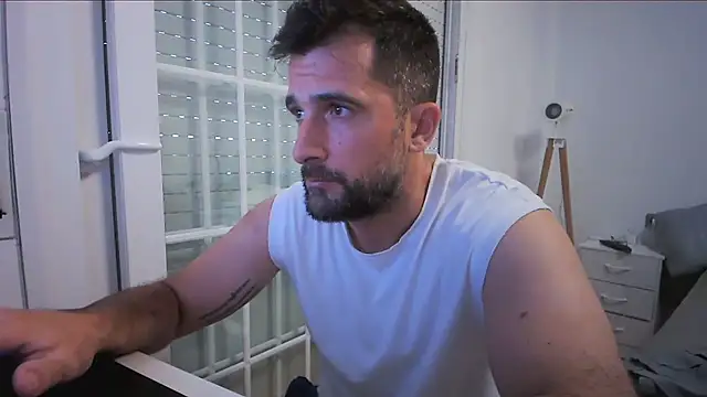 Snapshot of alex877x chatting on July 14, 10:21 am alex877x online show from July 14, 10:21 am
