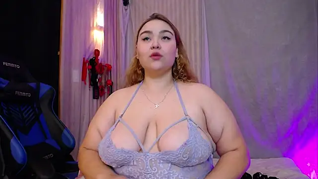 Snapshot of julia_sweet_1 chatting on February 7, 6:56 am julia sweet 1 online show from February 7, 6:56 am