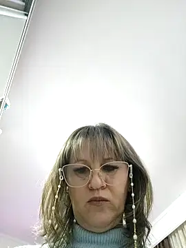 Snapshot of naughtymilfT chatting on February 20, 5:18 pm naughtymilfT online show from February 20, 5:18 pm