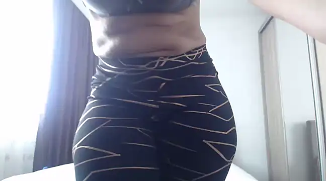 Snapshot of naughtymilfT chatting on March 9, 10:08 am naughtymilfT online show from March 9, 10:08 am