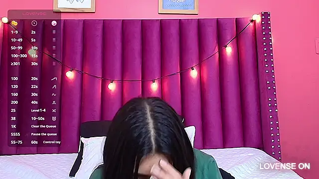 littlee emilyy  online show from January 24, 8:55 am