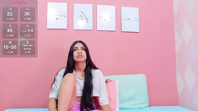 littlee emilyy  online show from October 4, 12:30 am