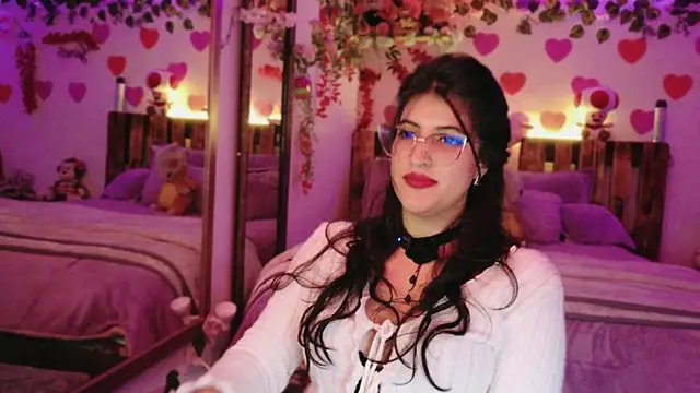 azahar  ziiz online show from April 22, 11:50 pm