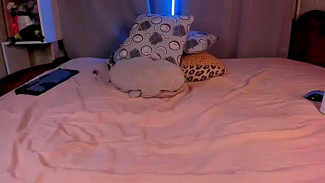 Snapshot of Jess_Lui chatting on November 12, 3:29 am Jess Lui online show from November 12, 3:29 am