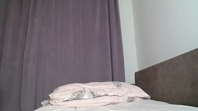 Snapshot of LadyMilfxxx chatting on February 17, 3:25 am LadyMilfxxx online show from February 17, 3:25 am