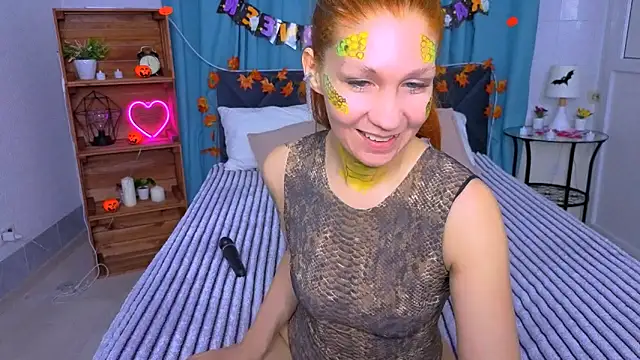 Snapshot of LucieHells chatting on October 30, 1:29 am LucieHells online show from October 30, 1:29 am