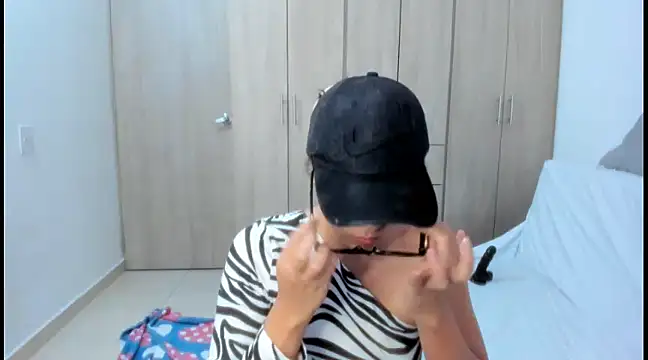 Hana Zurah online show from February 4, 10:45 pm