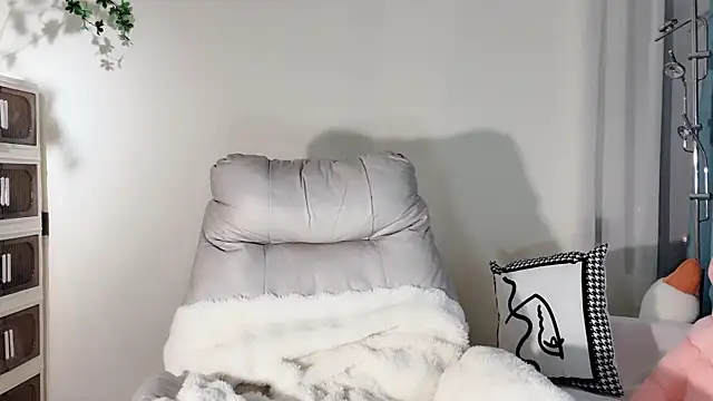 lvy-w online show from February 5, 4:58 pm