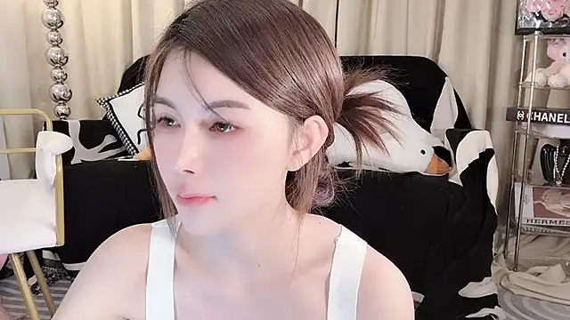 lvy-w online show from March 6, 11:36 am