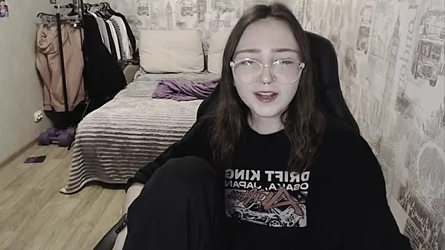 Snapshot of AmeliaKamishiro chatting on December 19, 2:13 pm AmeliaKamishiro online show from December 19, 2:13 pm