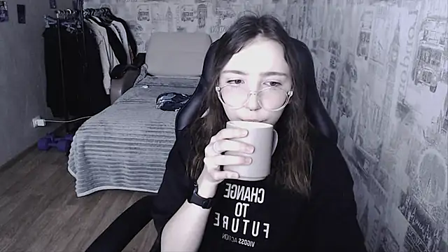 Snapshot of AmeliaKamishiro chatting on December 25, 7:46 am AmeliaKamishiro online show from December 25, 7:46 am