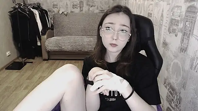 Snapshot of AmeliaKamishiro chatting on February 11, 7:59 pm AmeliaKamishiro online show from February 11, 7:59 pm