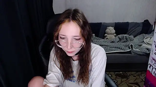 Snapshot of AmeliaKamishiro chatting on October 5, 8:01 am AmeliaKamishiro online show from October 5, 8:01 am