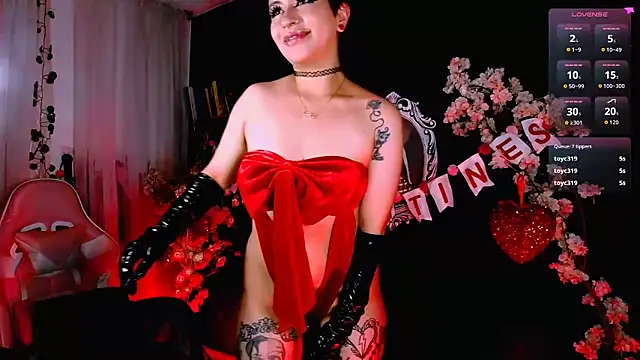 Snapshot of kitty_roxy chatting on February 16, 7:26 am kitty roxy online show from February 16, 7:26 am