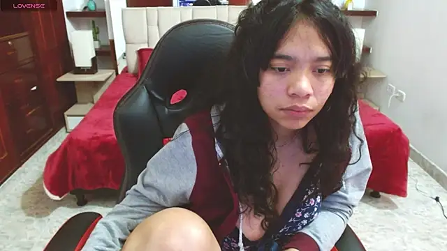 laureentt  online show from February 21, 6:18 am