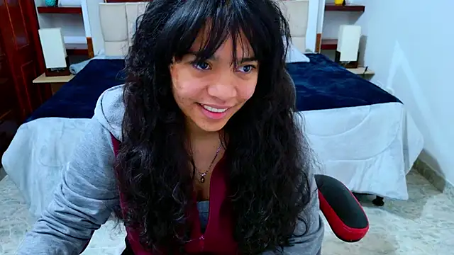 laureentt  online show from October 18, 3:31 am